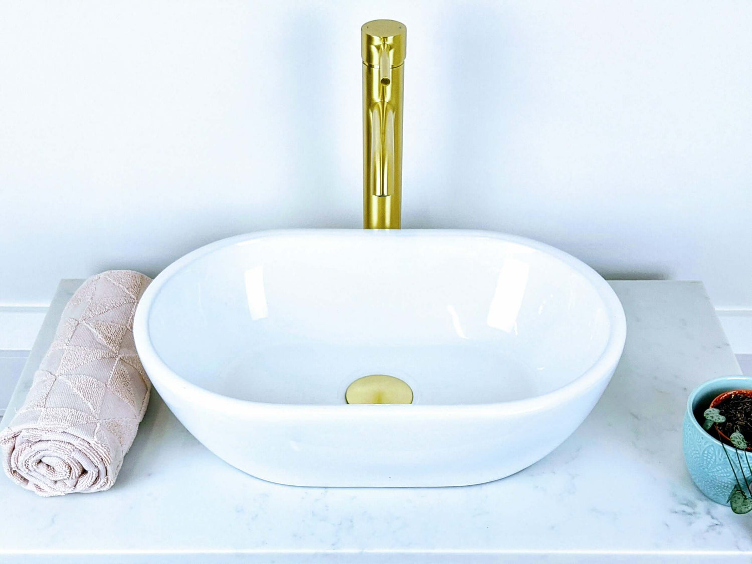 Countertop Curved White Ceramic Basin 440x290